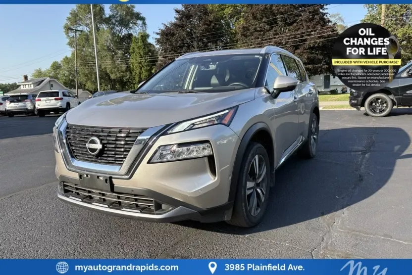 2023 Nissan Rogue SL photo 1