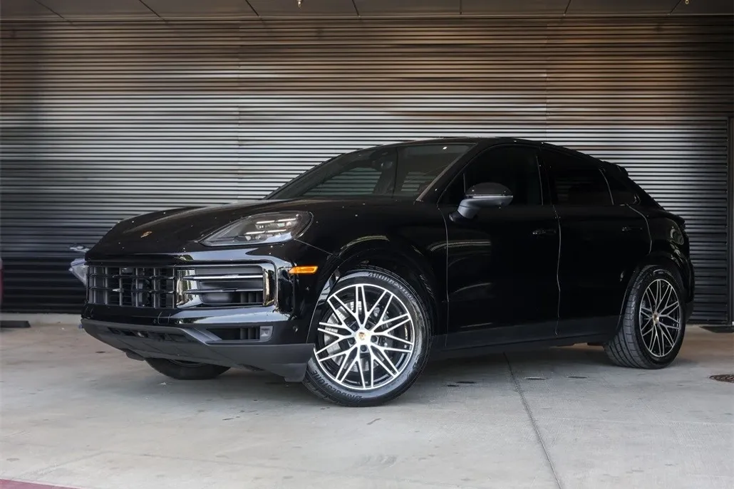 2024 Porsche Cayenne Coupe photo 1