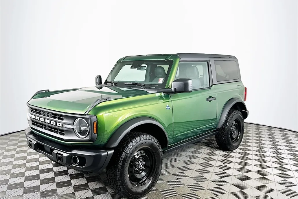 2023 Ford Bronco Black Diamond photo 1
