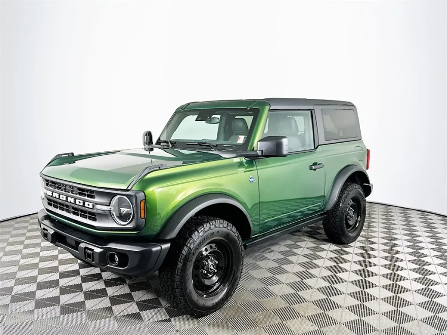 2023 Ford Bronco Black Diamond photo 1