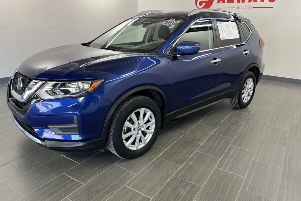 2019 Nissan Rogue SV photo 1