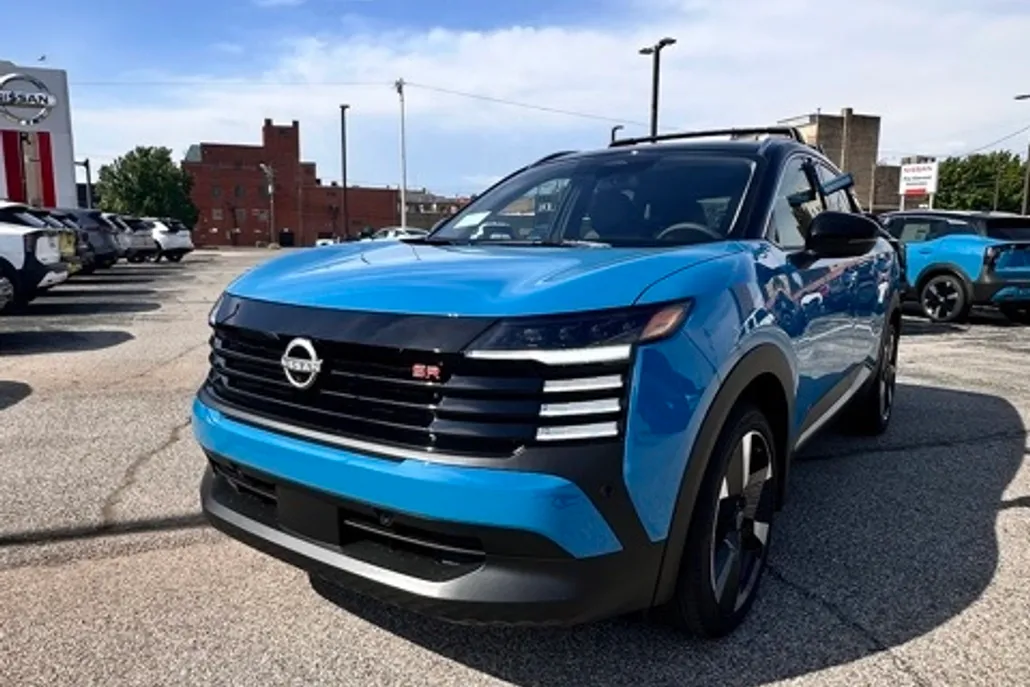 2025 Nissan Kicks SR photo 1