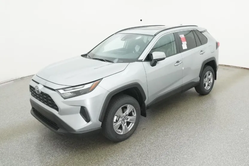 2025 Toyota RAV4 XLE photo 1
