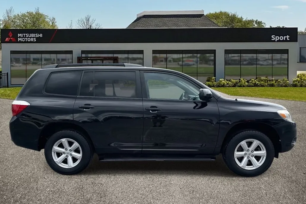 2010 Toyota Highlander Base photo 1