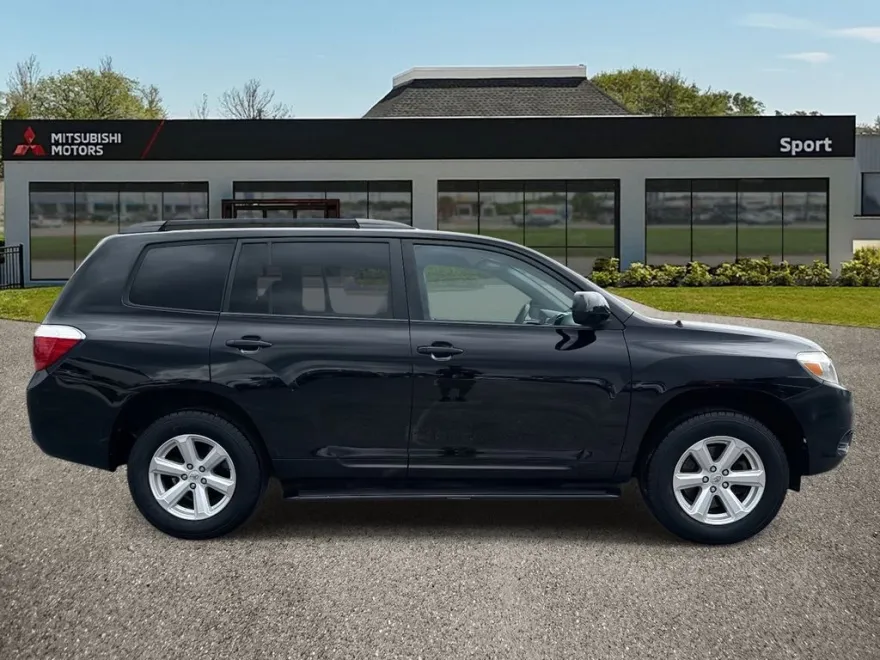 2010 Toyota Highlander Base photo 1