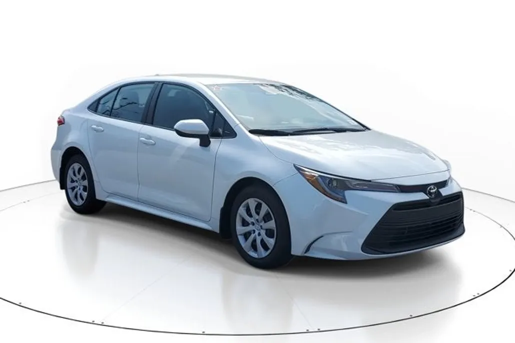 2025 Toyota Corolla LE photo 1