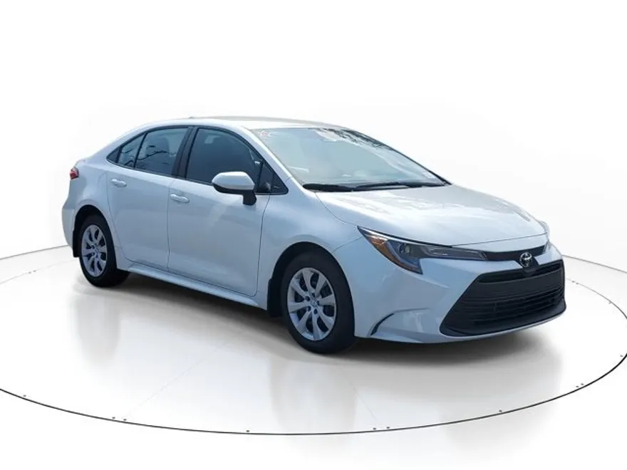 2025 Toyota Corolla LE photo 1