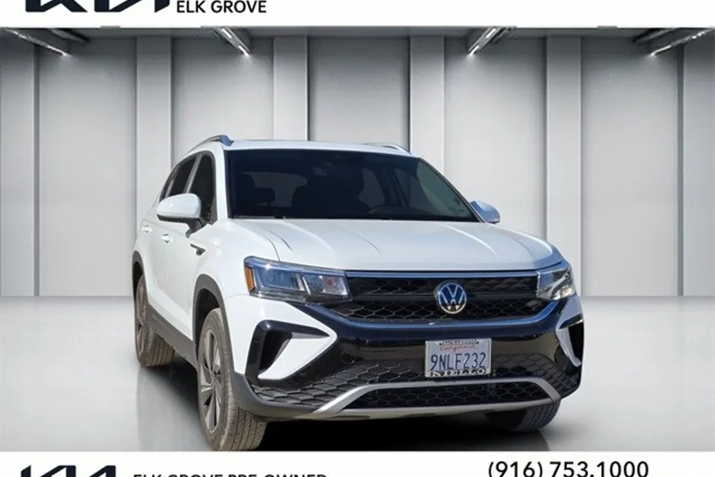 2024 Volkswagen Taos SE photo 1