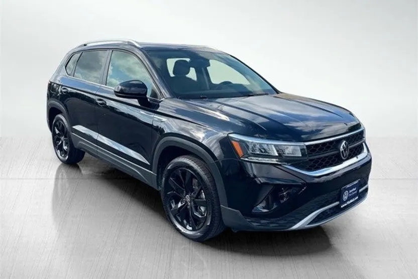 2022 Volkswagen Taos SE photo 1