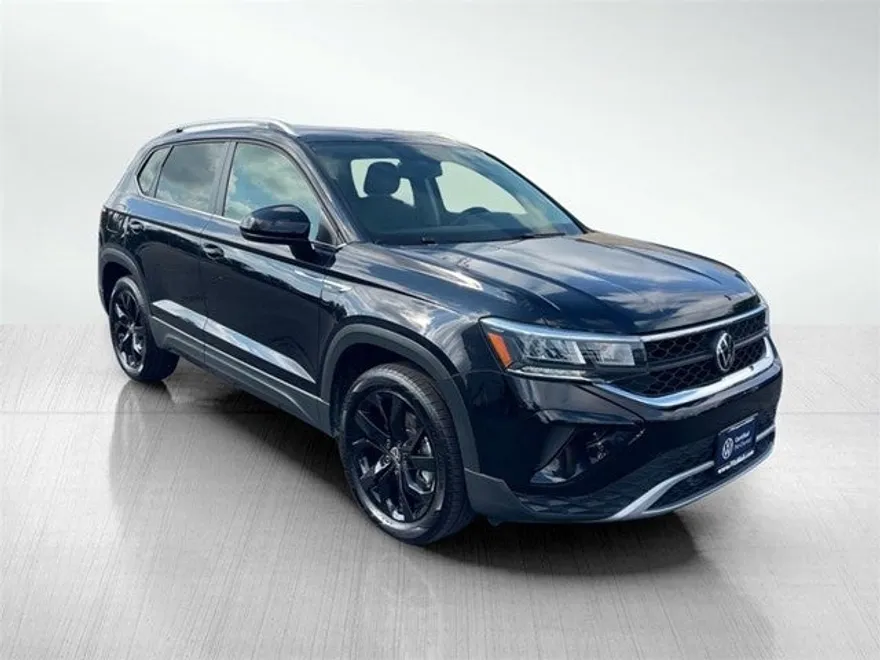 2022 Volkswagen Taos SE photo 1