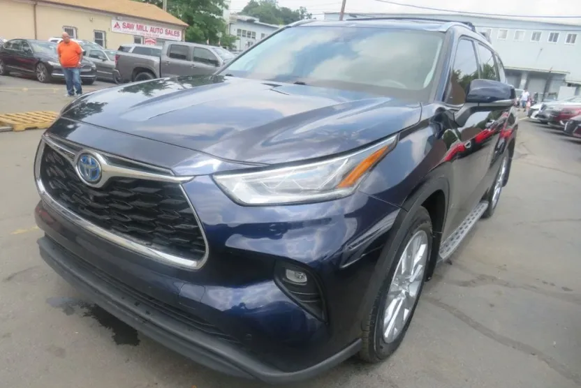 2022 Toyota Highlander Hybrid Limited photo 1