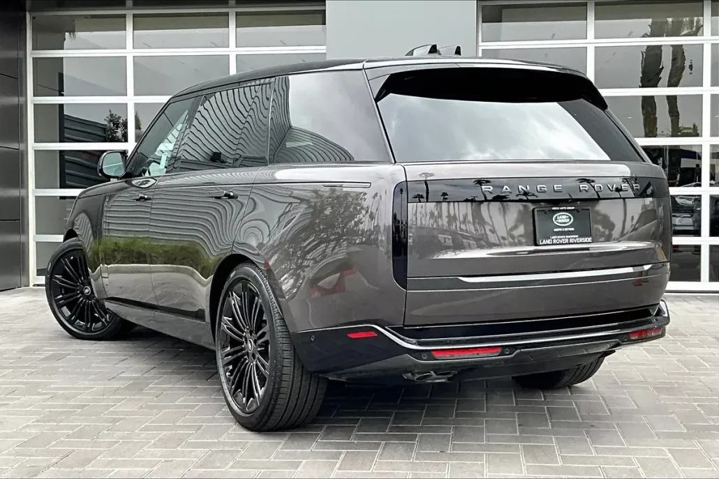 2025 Land Rover Range Rover SE photo 1