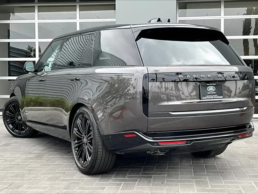 2025 Land Rover Range Rover SE photo 1