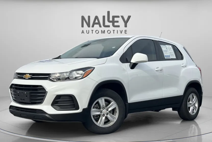 2022 Chevrolet Trax LS photo 1