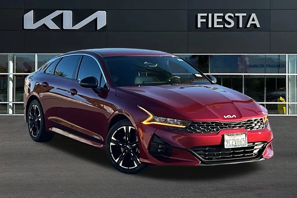 2022 Kia K5 GT-Line photo 1