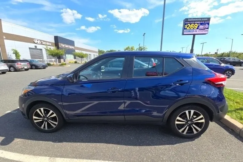 2019 Nissan Kicks SV photo 1