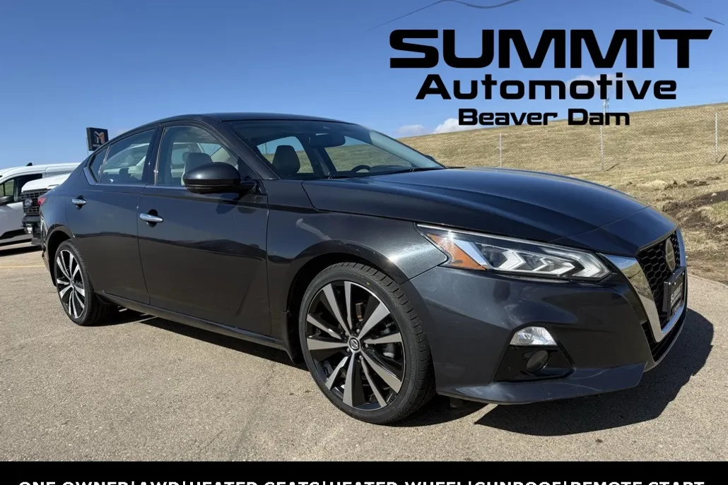 2022 Nissan Altima 2.5 Platinum photo 1