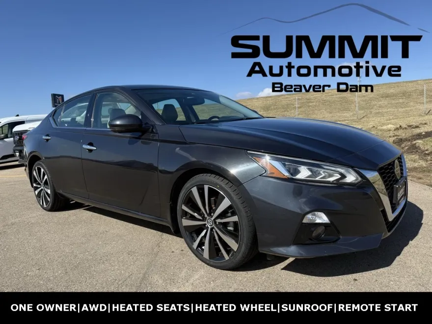 2022 Nissan Altima 2.5 Platinum photo 1