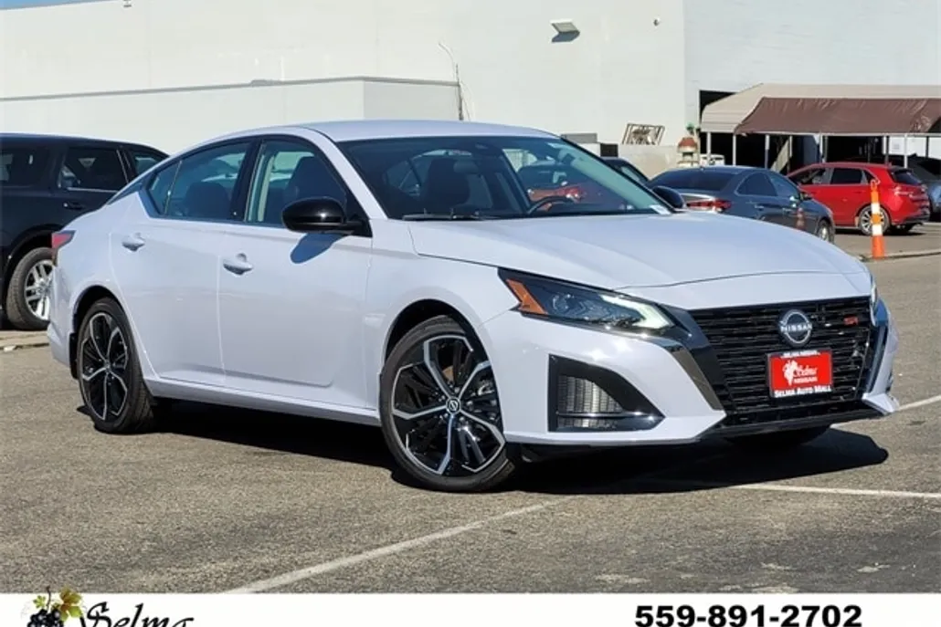 2025 Nissan Altima SR photo 1