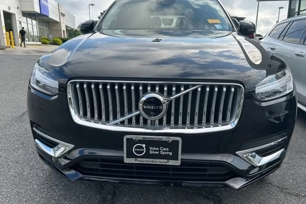 2024 Volvo XC90 B5 Plus photo 1
