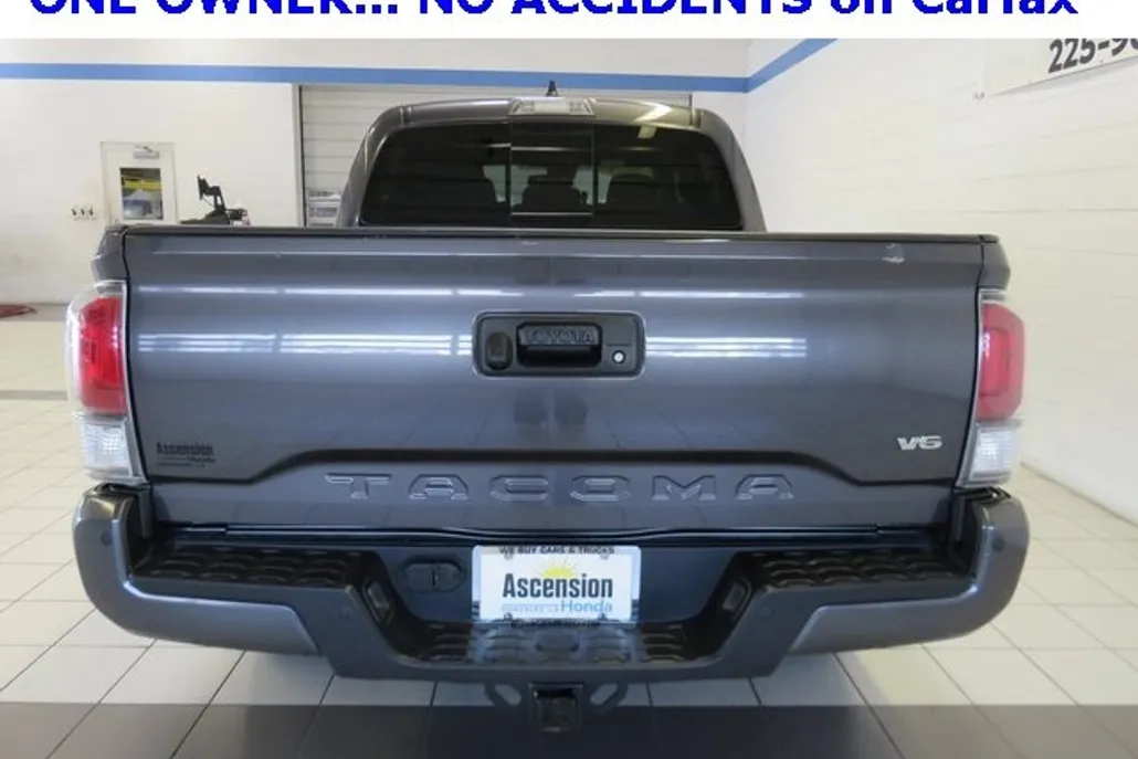 2023 Toyota Tacoma TRD Off-Road photo 1