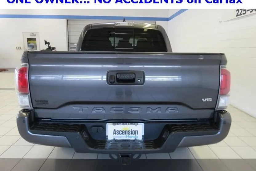 2023 Toyota Tacoma TRD Off-Road photo 1
