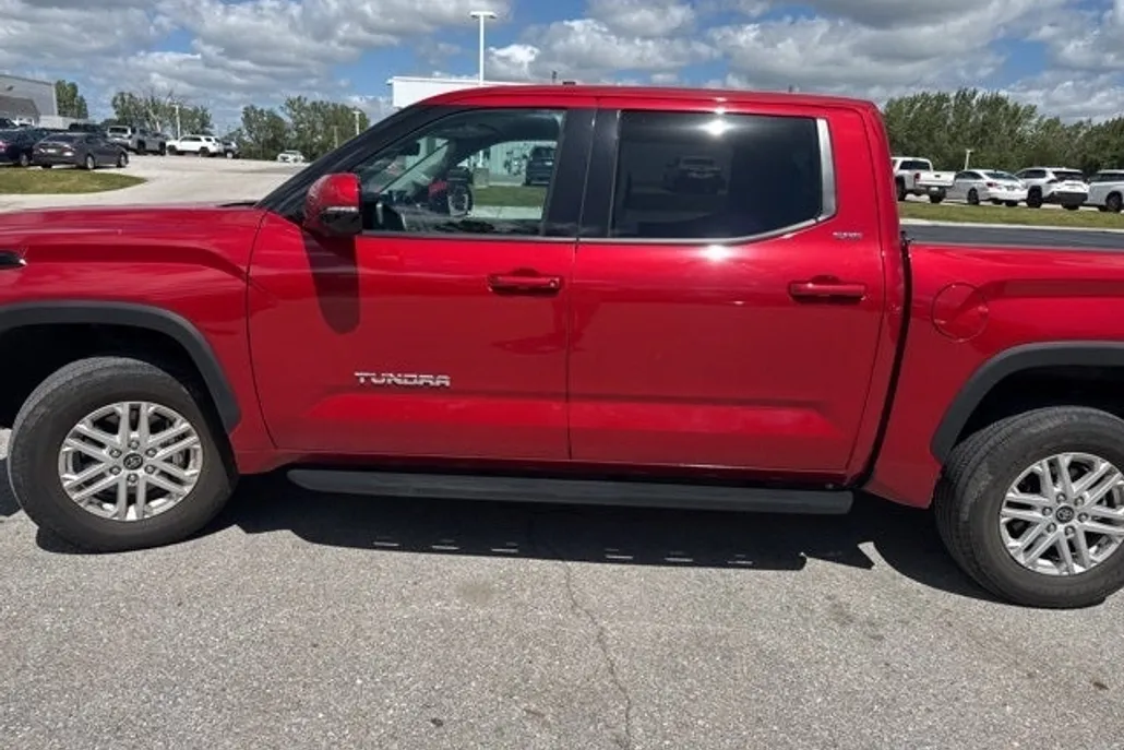 2022 Toyota Tundra SR5 photo 1