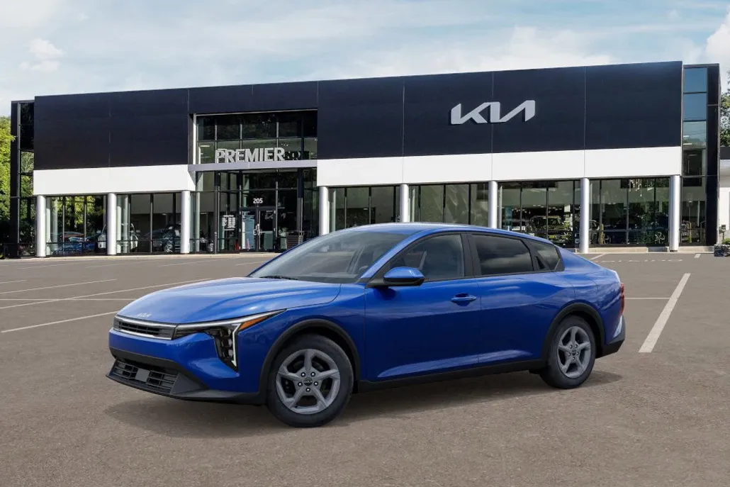 2025 Kia K4 LXS photo 1