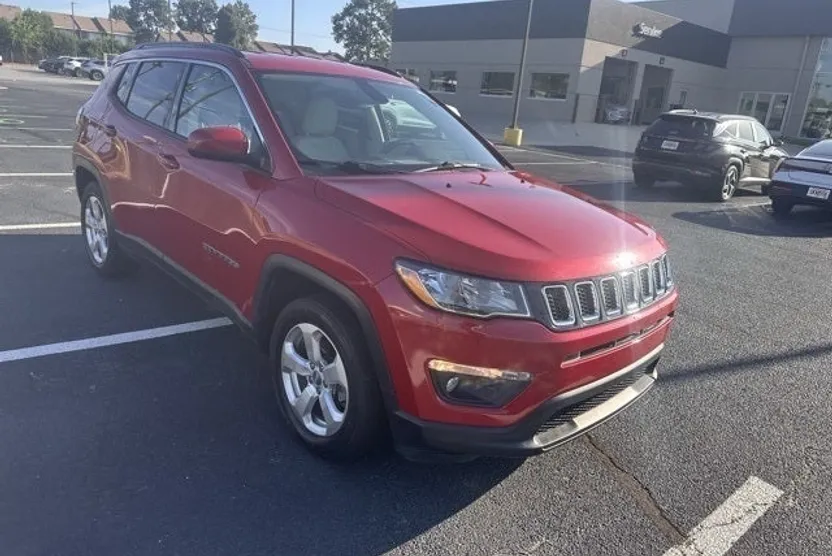 2019 Jeep Compass Latitude photo 1