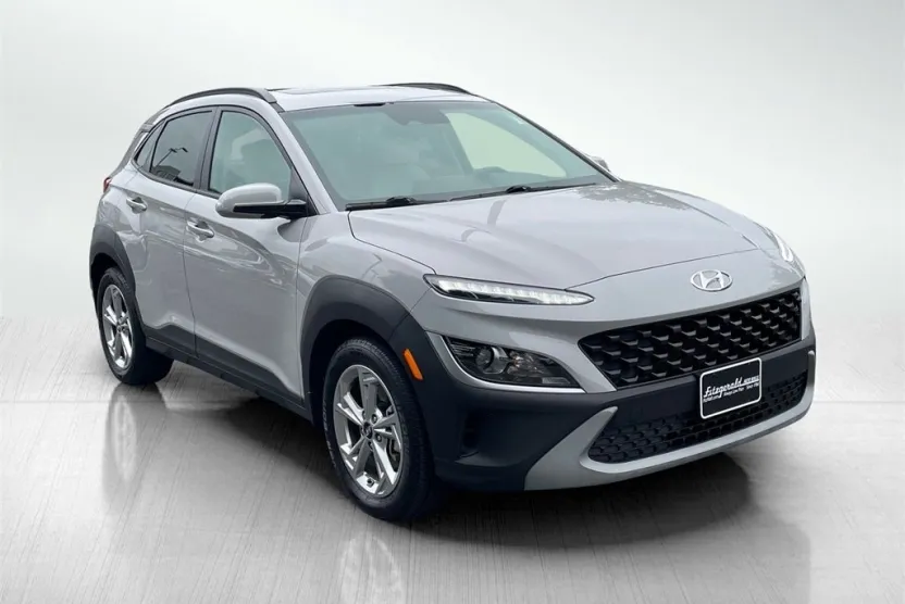 2022 Hyundai Kona SEL photo 1