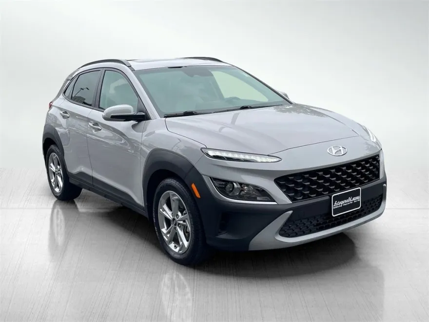 2022 Hyundai Kona SEL photo 1