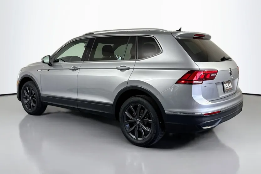 2023 Volkswagen Tiguan SE photo 1