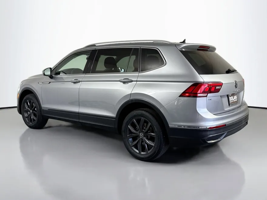 2023 Volkswagen Tiguan SE photo 1