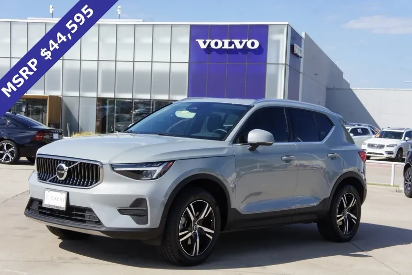 2025 Volvo XC40 AWD photo 1