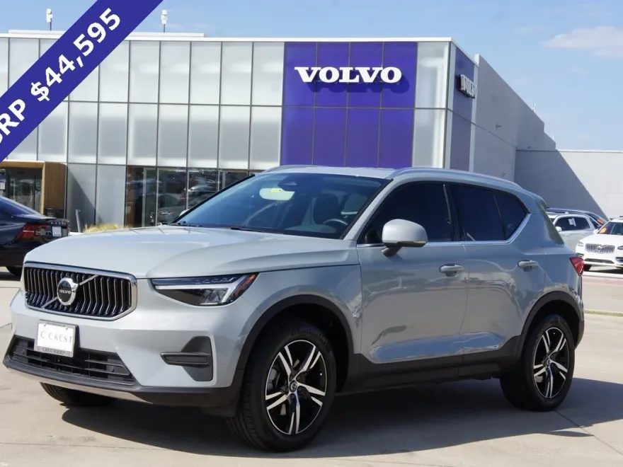 2025 Volvo XC40 AWD photo 1