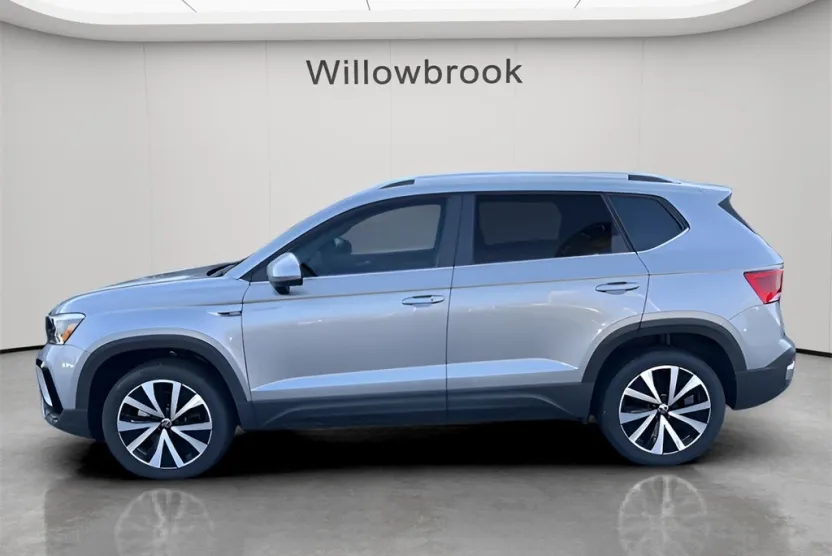2024 Volkswagen Taos SE photo 1