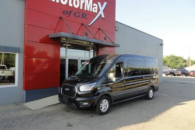 2023 Ford Transit Passenger XLT photo 1