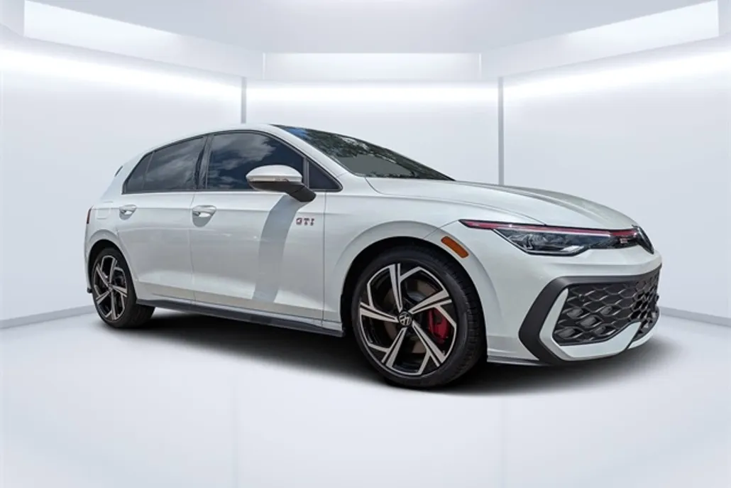 2025 Volkswagen Golf GTI SE photo 1