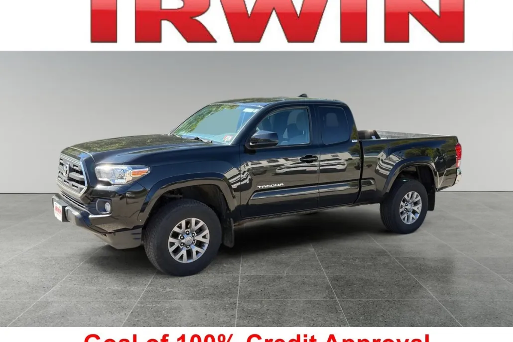 2017 Toyota Tacoma SR5 photo 1