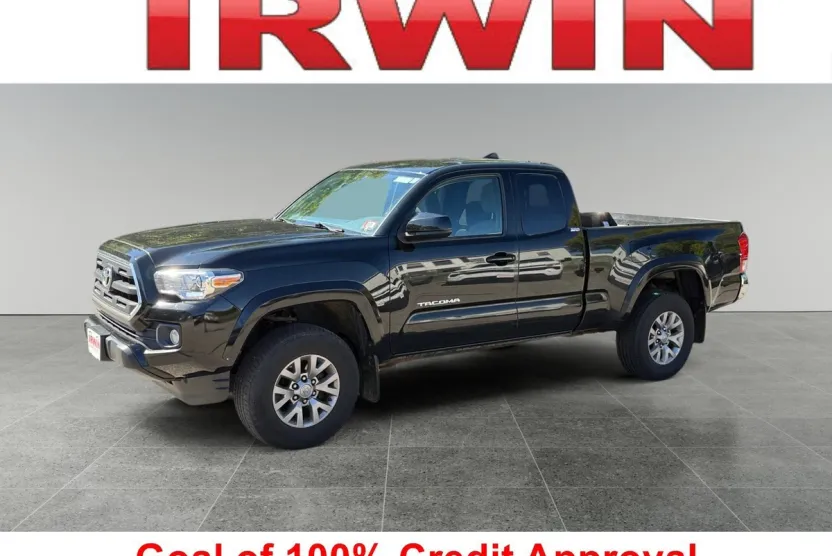 2017 Toyota Tacoma SR5 photo 1