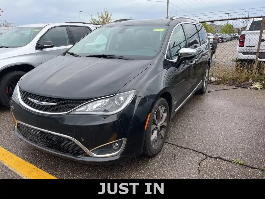 2020 Chrysler Pacifica Limited photo 1