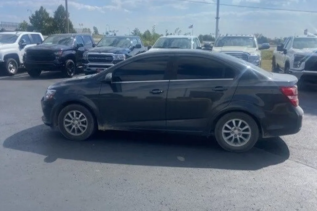 2020 Chevrolet Sonic LT photo 1
