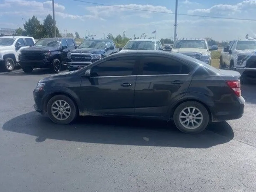 2020 Chevrolet Sonic LT photo 1