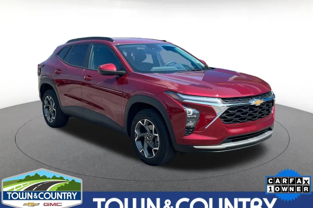 2024 Chevrolet Trax LT photo 1