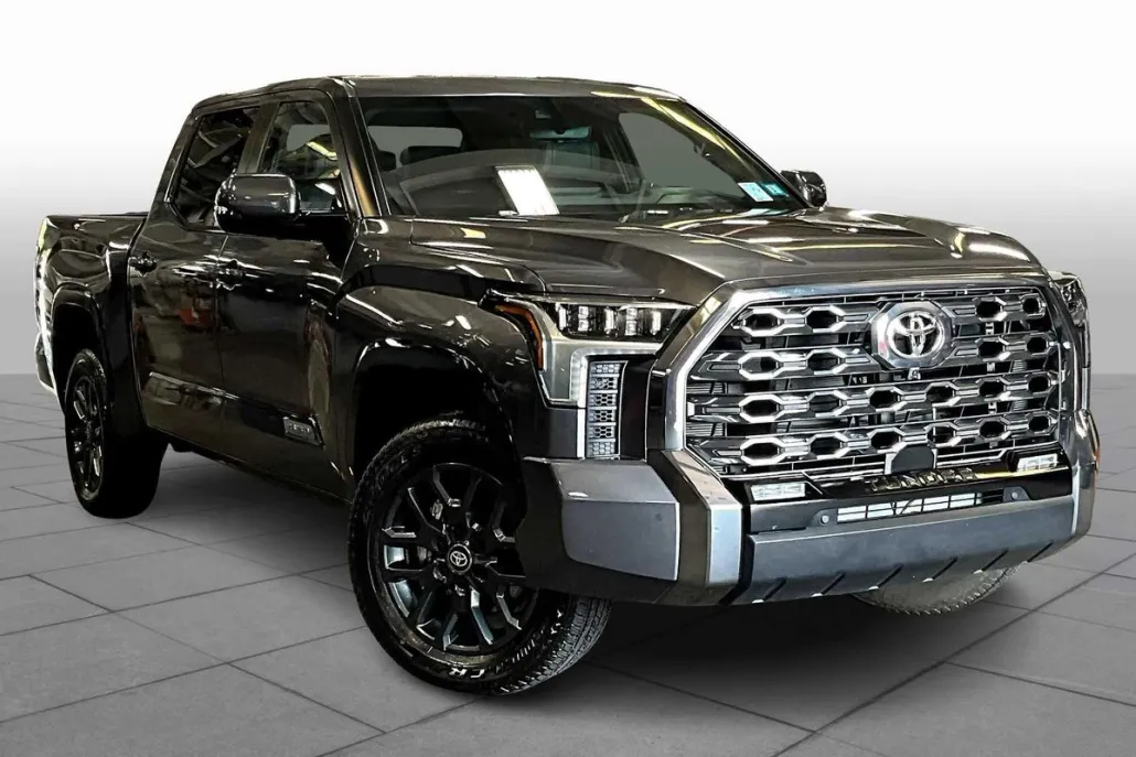 2025 Toyota Tundra Platinum CrewMax photo 1