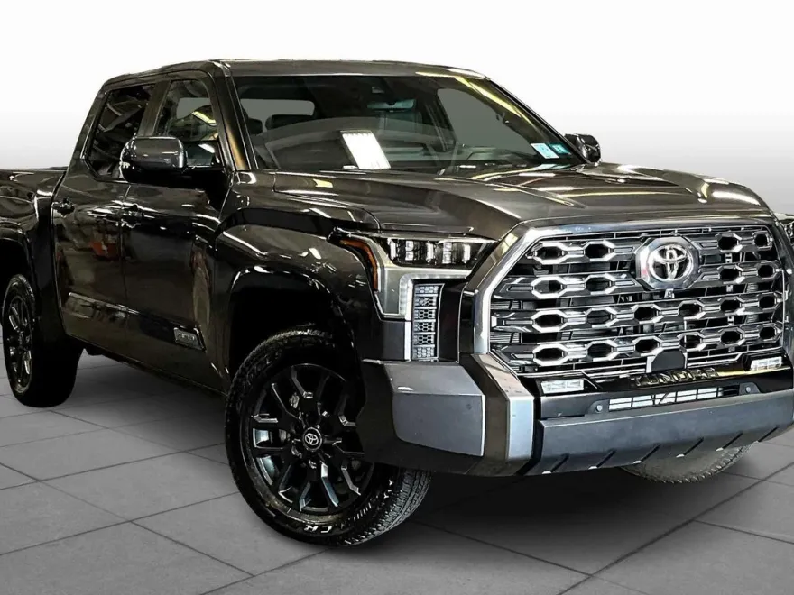 2025 Toyota Tundra Platinum CrewMax photo 1