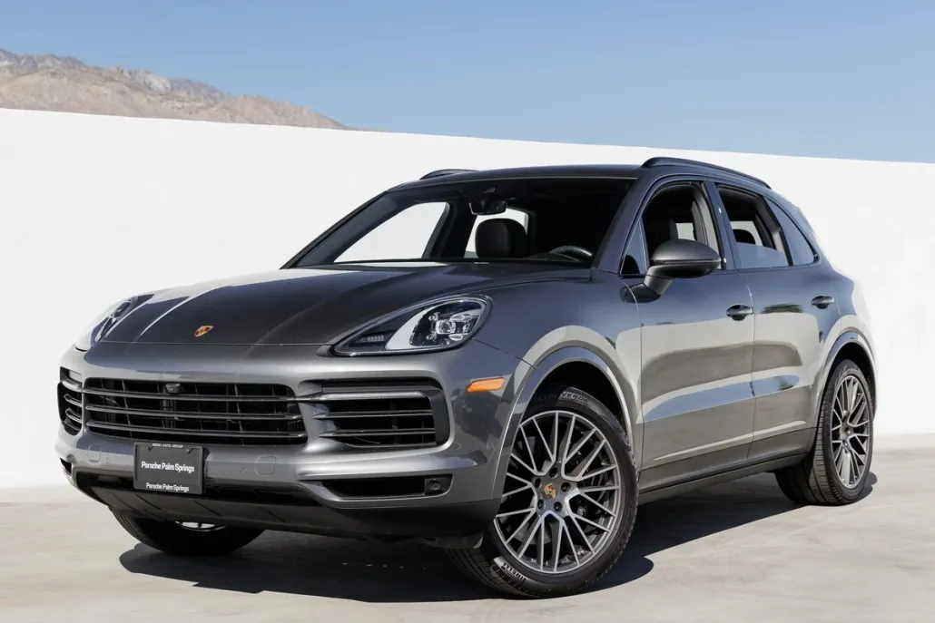 2023 Porsche Cayenne Platinum Edition photo 1