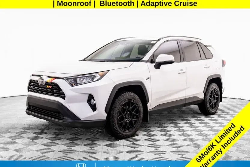2020 Toyota RAV4 XLE photo 1