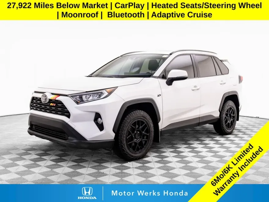 2020 Toyota RAV4 XLE photo 1