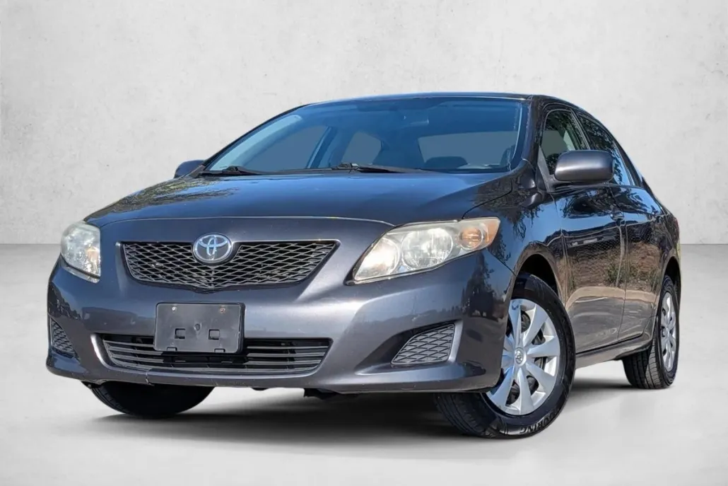 2010 Toyota Corolla LE photo 1